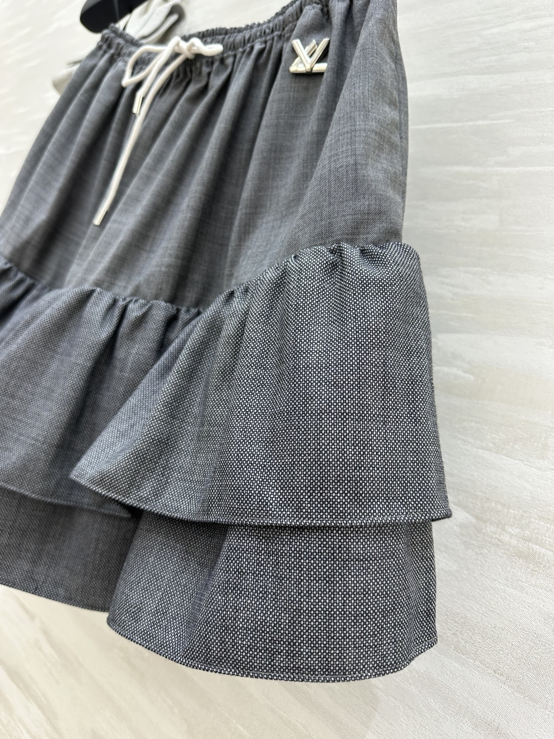 #Louis Vuitto♡²⁶灰调抽绳蛋糕半裙 甜妹本命款✨把甜酷感焊在身上的神仙半裙！灰调肌理感面料