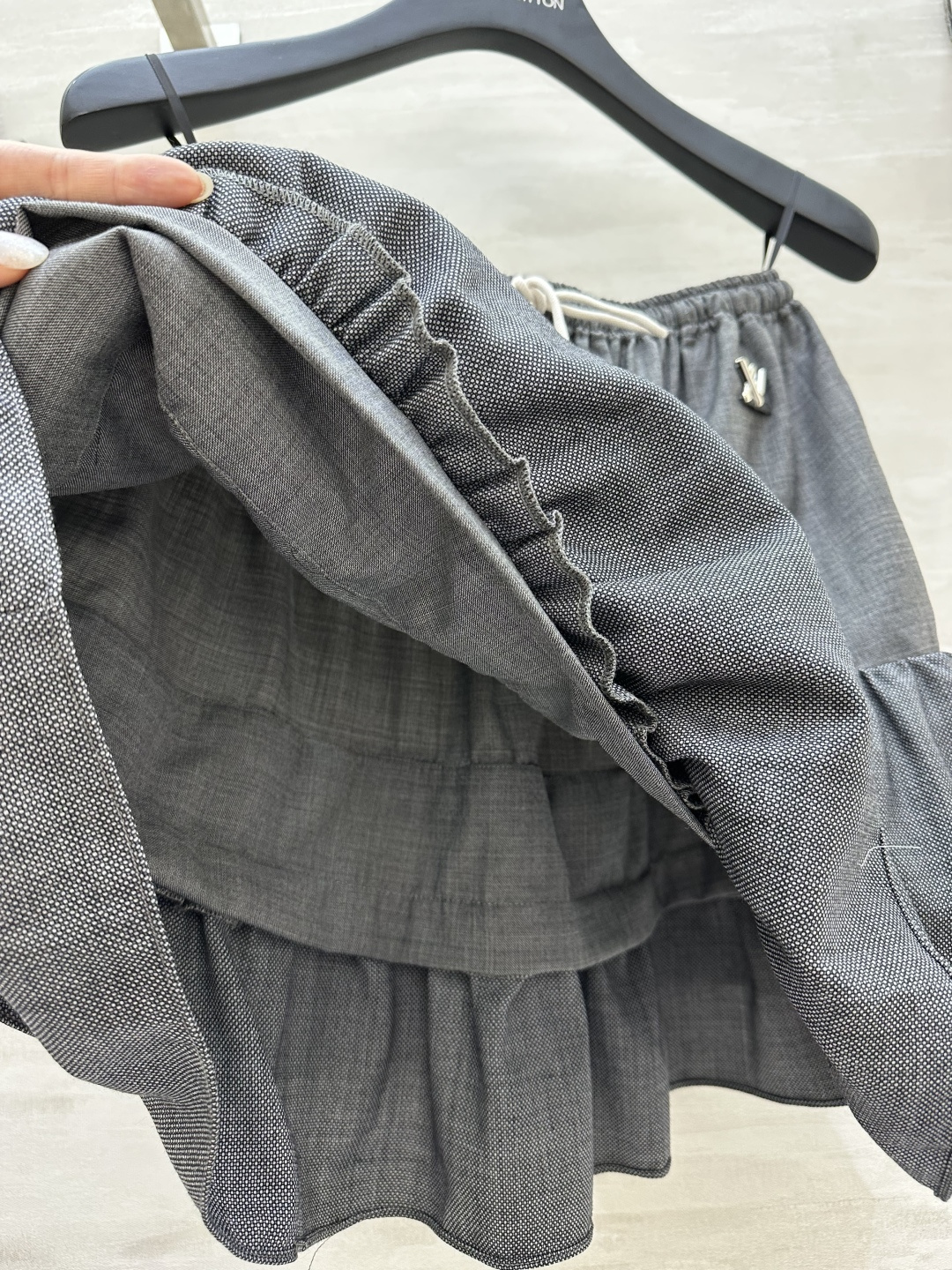#Louis Vuitto♡²⁶灰调抽绳蛋糕半裙 甜妹本命款✨把甜酷感焊在身上的神仙半裙！灰调肌理感面料