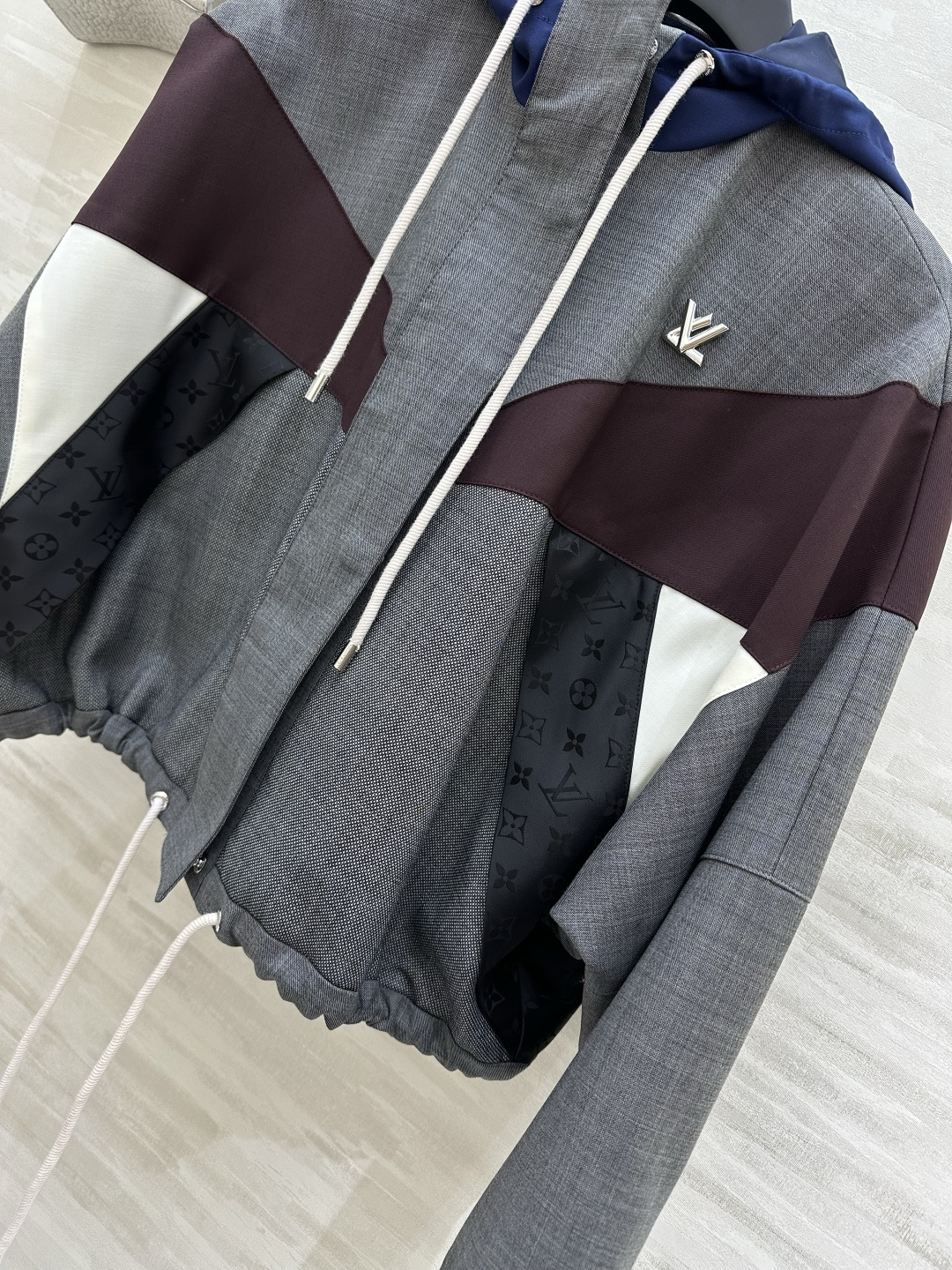 #Louis Vuitto♡²⁶拼色连帽短款夹克 | 把高级感穿在身上 LVvv年度颜值天花板！灰调格纹