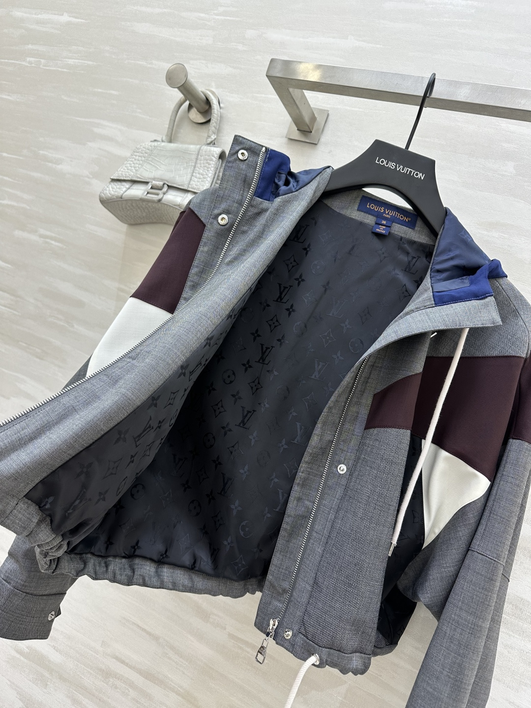 #Louis Vuitto♡²⁶拼色连帽短款夹克 | 把高级感穿在身上 LVvv年度颜值天花板！灰调格纹