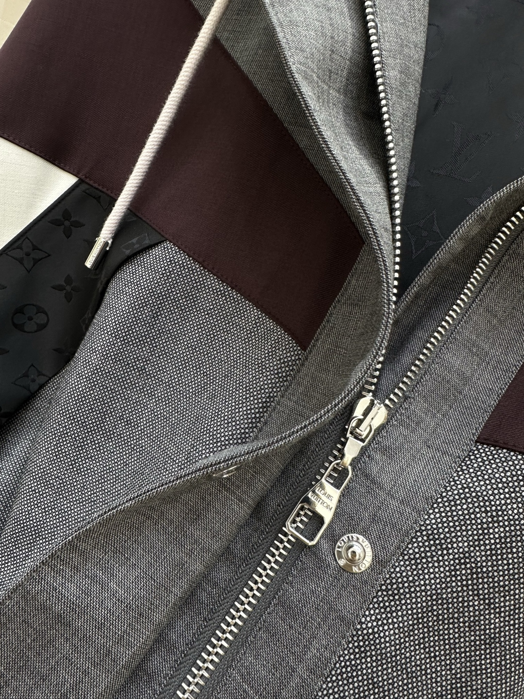 #Louis Vuitto♡²⁶拼色连帽短款夹克 | 把高级感穿在身上 LVvv年度颜值天花板！灰调格纹