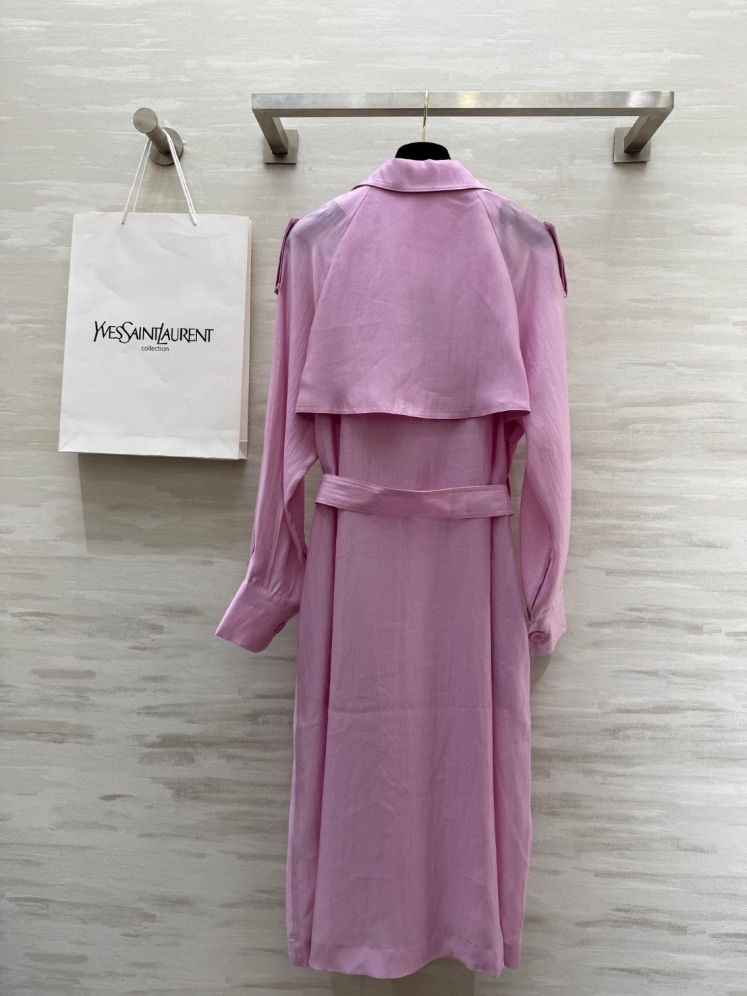 #ysl²⁶春夏新款 天丝风衣 高品质 现货首发size：S/M/L（s码胸围：114， 衣长：114）