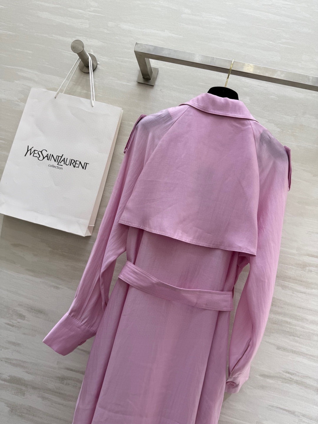 #ysl²⁶春夏新款 天丝风衣 高品质 现货首发size：S/M/L（s码胸围：114， 衣长：114）