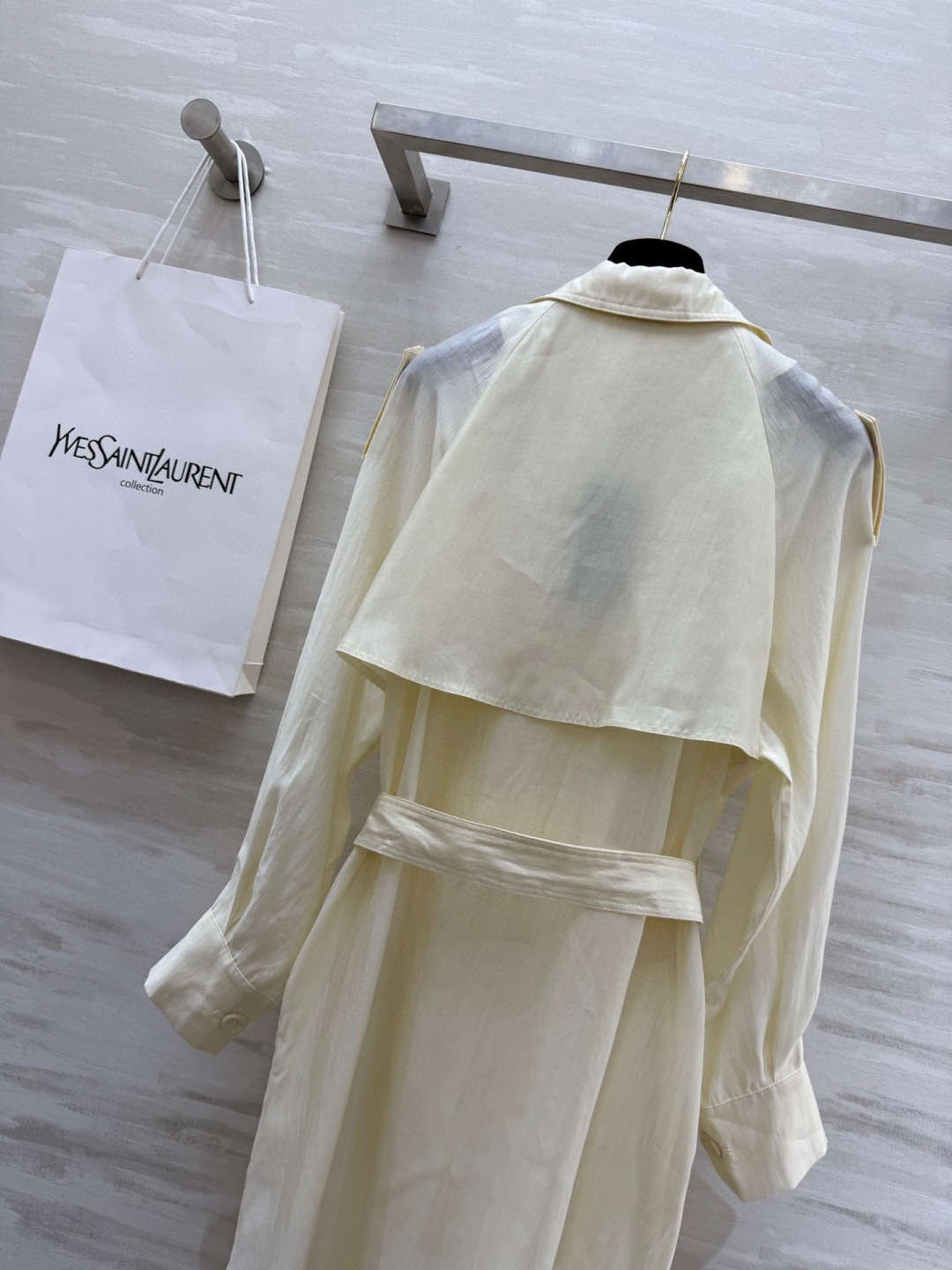 #ysl²⁶春夏新款 天丝风衣 高品质 现货首发size：S/M/L（s码胸围：114， 衣长：114）