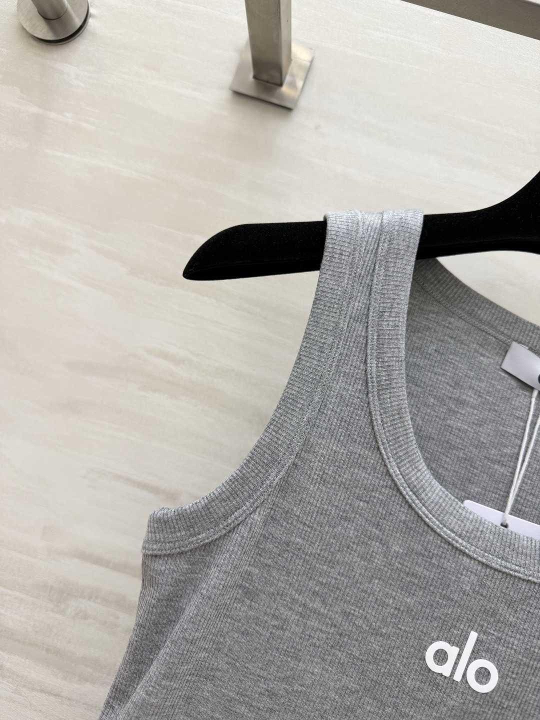 #Alo²⁶ss坑条工字背心 | 辣妹运动刚需款✨健身/瑜伽/日常都能穿的神仙背心！高弹坑条面料软糯亲肤