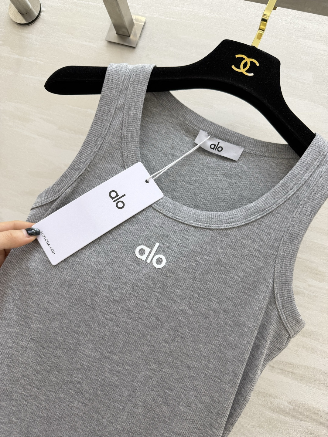 #Alo²⁶ss坑条工字背心 | 辣妹运动刚需款✨健身/瑜伽/日常都能穿的神仙背心！高弹坑条面料软糯亲肤