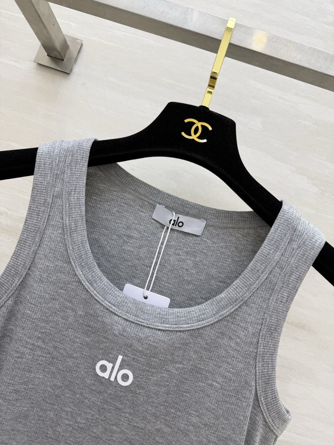 #Alo²⁶ss坑条工字背心 | 辣妹运动刚需款✨健身/瑜伽/日常都能穿的神仙背心！高弹坑条面料软糯亲肤