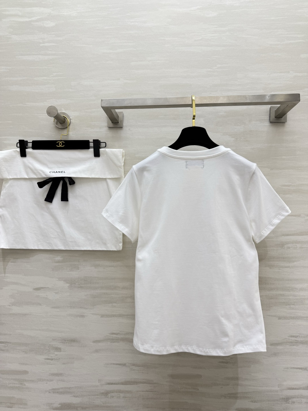 #Chane♡²⁶中古系列 字母logo刺绣🪡限定白T | 永恒经典款 标志性logo字母每一处细节都写