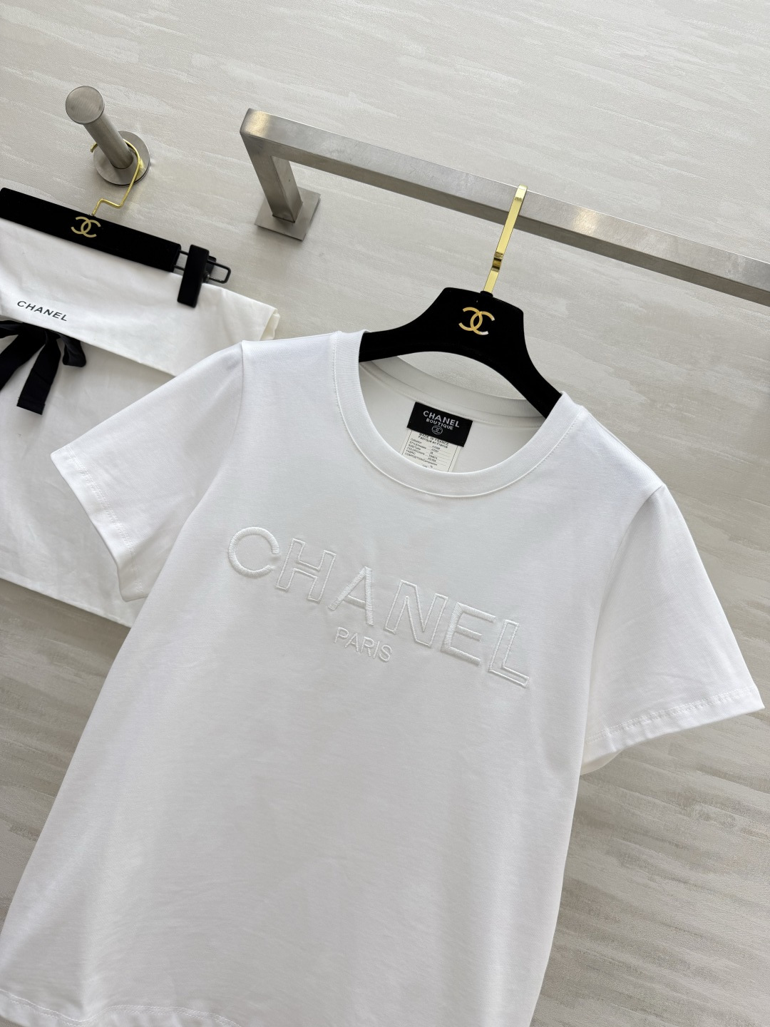 #Chane♡²⁶中古系列 字母logo刺绣🪡限定白T | 永恒经典款 标志性logo字母每一处细节都写