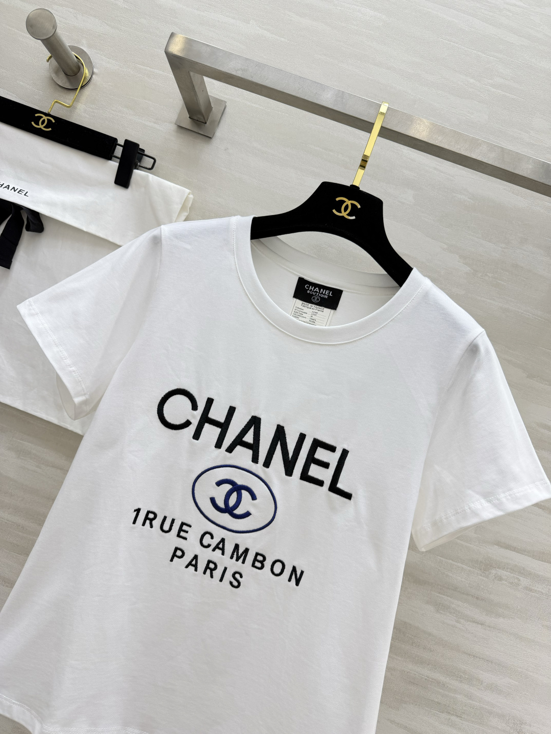 #Chane♡²⁶中古系列 字母logo刺绣🪡限定白T | 永恒经典款 标志性logo字母 双C椭圆标每