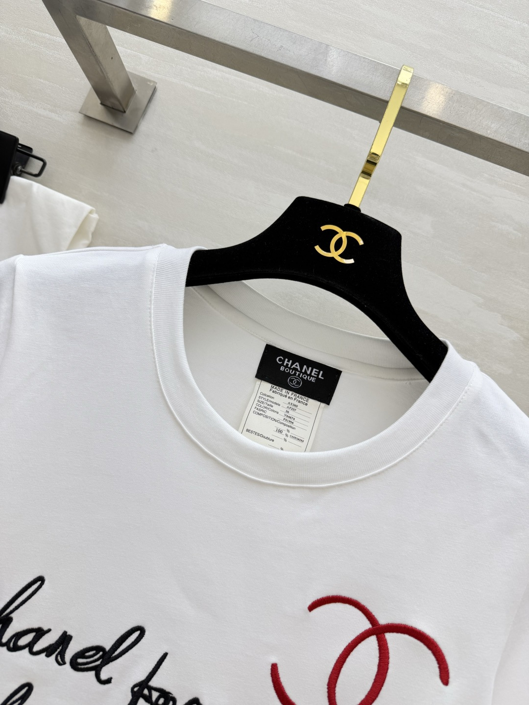 #Chane♡²⁶ 中古系列forever | 复古刺绣白T 法式浪漫穿在身上的神仙白T！经典红双C 手