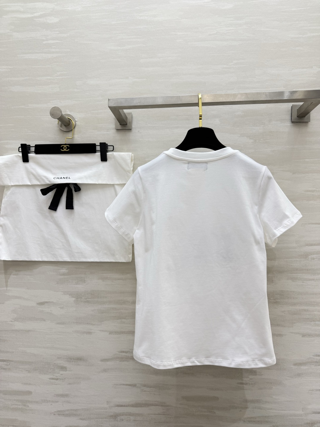 #Chane♡²⁶ 中古系列forever | 复古刺绣白T 法式浪漫穿在身上的神仙白T！经典红双C 手