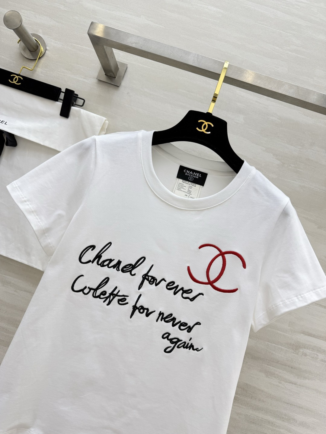 #Chane♡²⁶ 中古系列forever | 复古刺绣白T 法式浪漫穿在身上的神仙白T！经典红双C 手