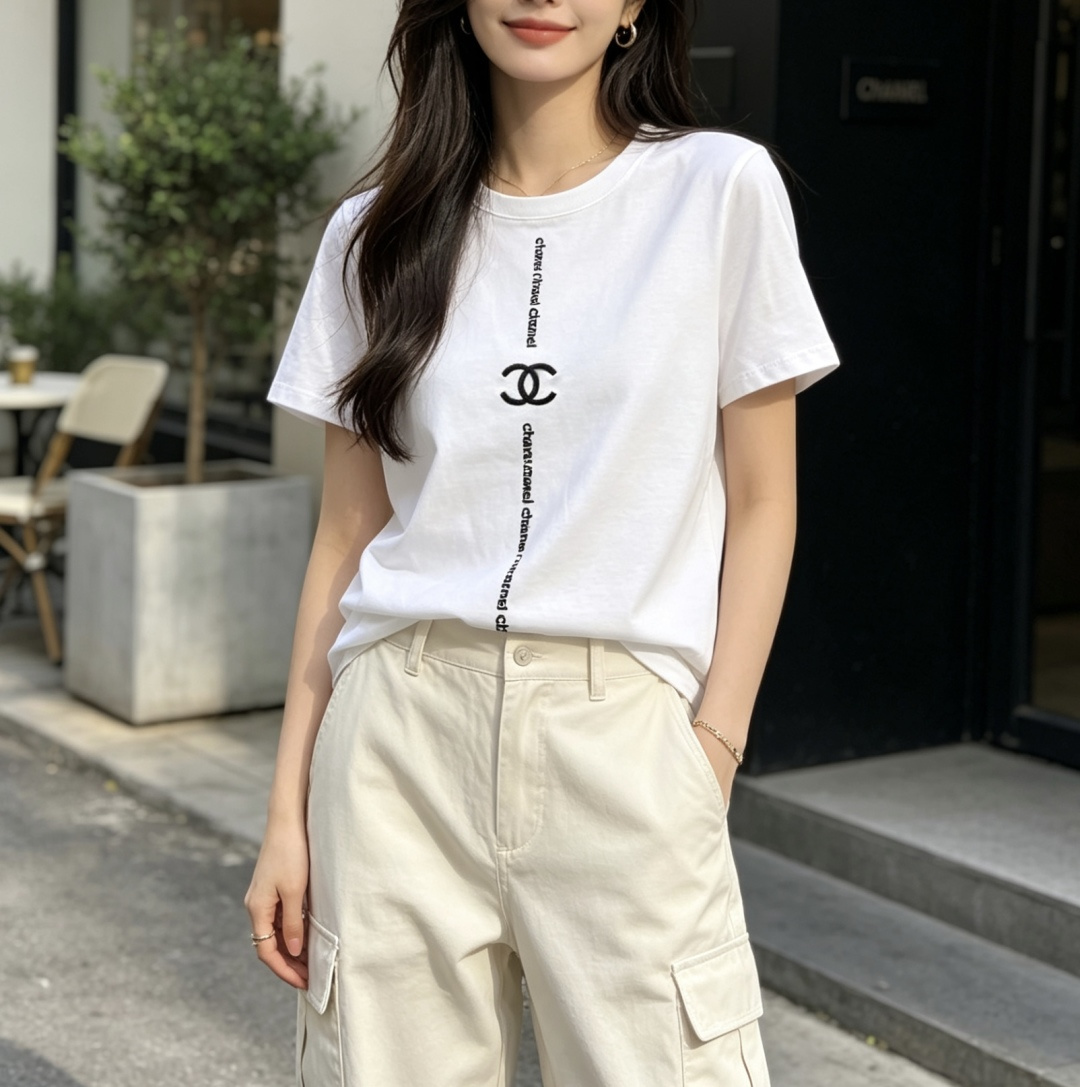 #Chane♡²⁶中古系列 极简双C白T 以白为底 以细节为魂！胸前双C刺绣打破基础款单调 法式慵懒感拉