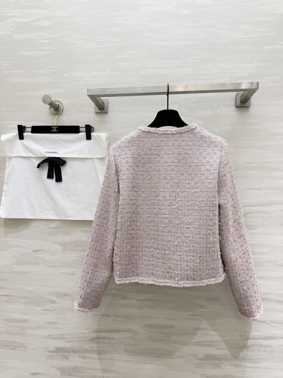 #Chane♡²⁶温柔千金风 亮片编织花呢外套 ✨ 把温柔与精致焊在身上 浅粉粗花呢自带柔光滤镜 毛边剪