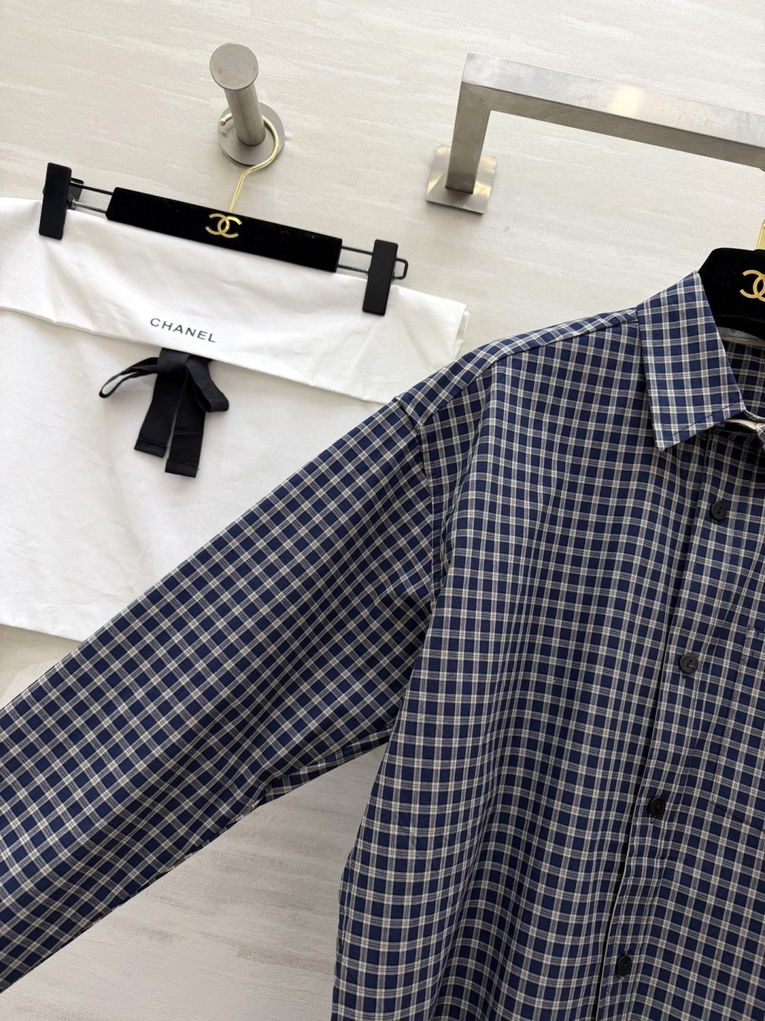 #CHAN♡²⁶.蓝格纹硬核上线💥经典格纹+皮质双C标识宽松版型自带街头感！高品质 现货来size：36