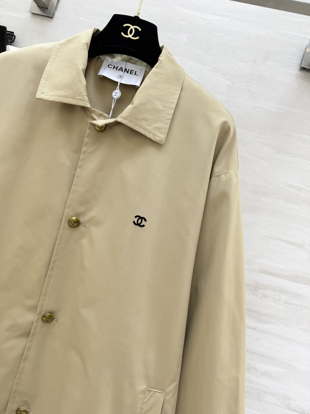 #Chane♡中古卡其色风衣 纯棉面料 内衬条纹设计质感挺阔又舒适 宽松版型 包容性强 适合多种身材！正