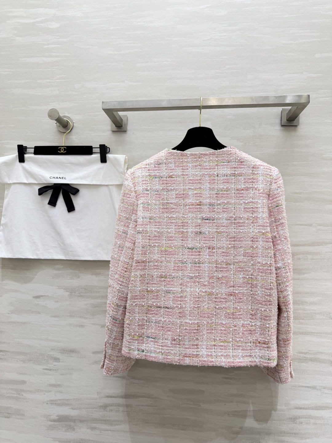 #Chane♡²⁶新款✨ 粉雾温柔粉白粗花呢外套 自带柔光滤镜💫 经典版型显高又显贵 随便搭都好看，是春