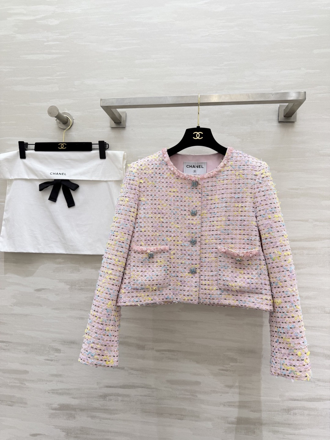 #Chane♡²⁶新款粉彩粗花呢小香风外套 把春天穿在身上 混色纱线 重工珠片点缀细节显贵奢华 甜美又不