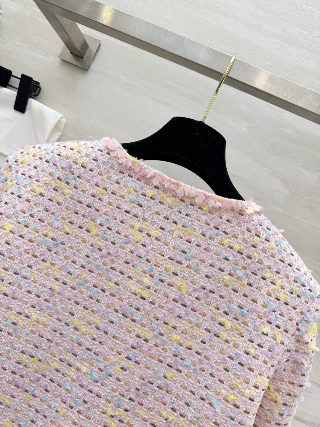 #Chane♡²⁶新款粉彩粗花呢小香风外套 把春天穿在身上 混色纱线 重工珠片点缀细节显贵奢华 甜美又不