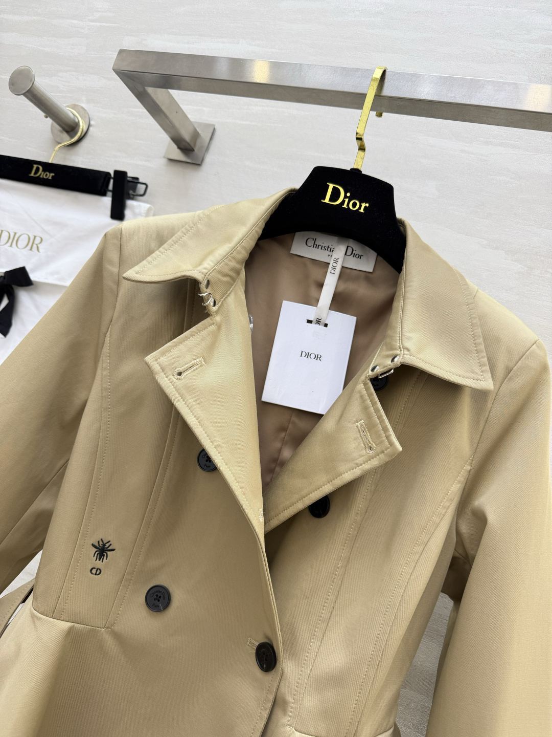 #Dio♡²⁶收腰荷叶摆风衣外套 法式优雅气质 双排扣剪裁气场拉满 腰带收腰显瘦藏肉 荷叶边下摆增添柔美