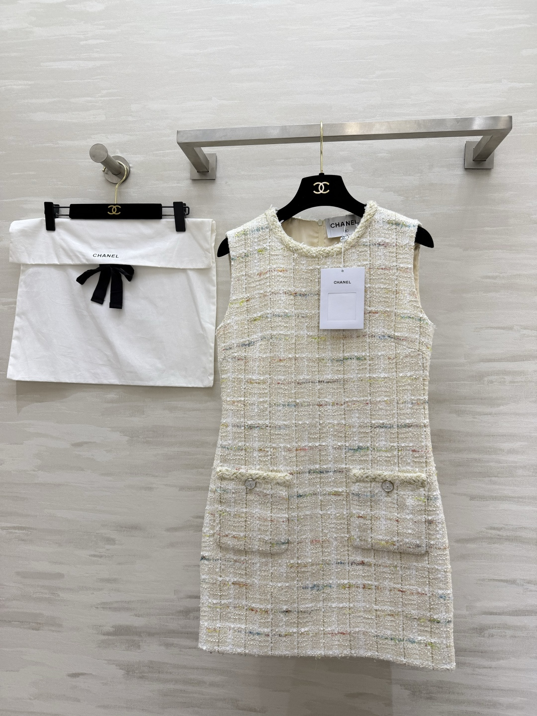 ▫️CHANE♡²⁶｜彩线粗花呢无袖连衣裙▫️米白彩线，温柔显贵▫️经典小香风，永不过时▫️A字版型，藏