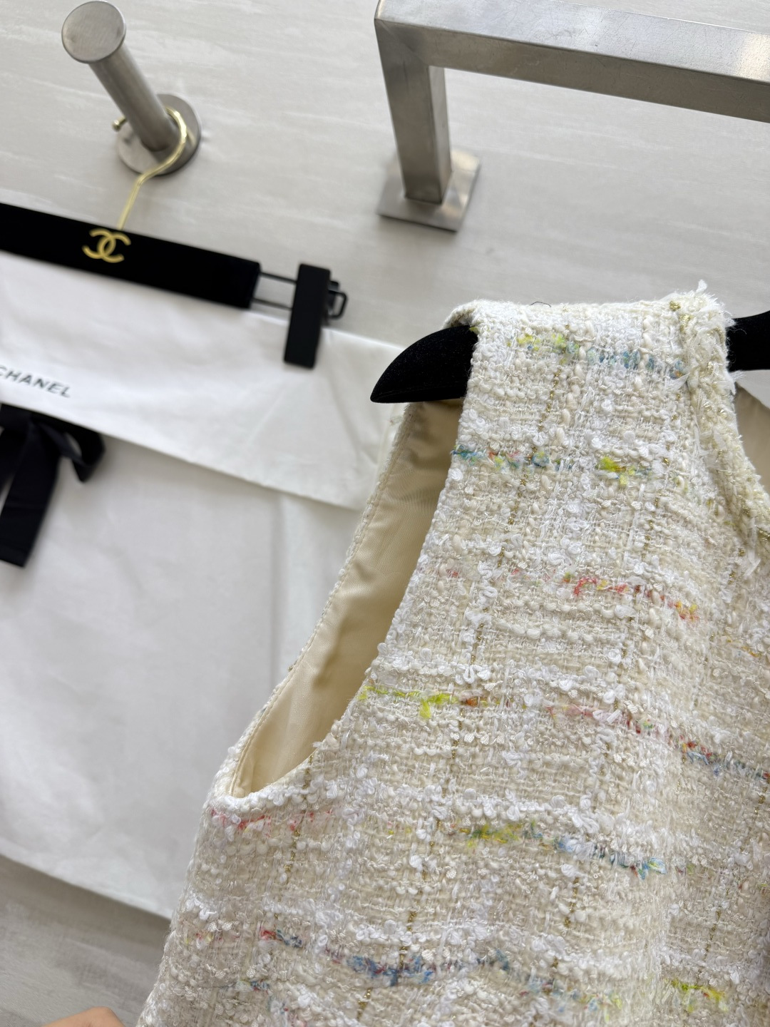 ▫️CHANE♡²⁶｜彩线粗花呢无袖连衣裙▫️米白彩线，温柔显贵▫️经典小香风，永不过时▫️A字版型，藏