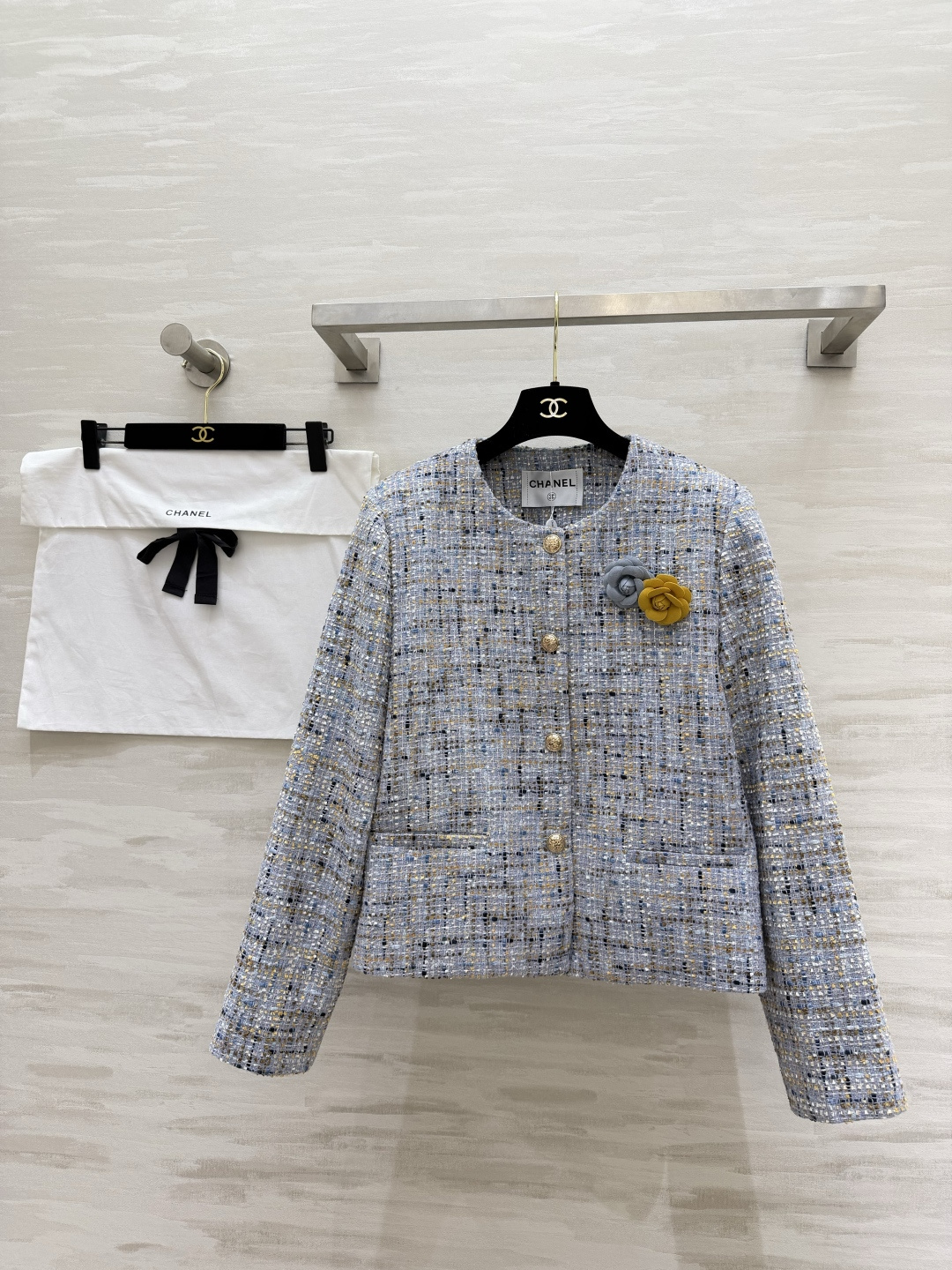 ▫️CHANE♡²⁶｜冰蓝混彩粗花呢外套▫️蓝调美学，清冷显贵▫️经典小香风，永不过时▫️短款版型，拉长