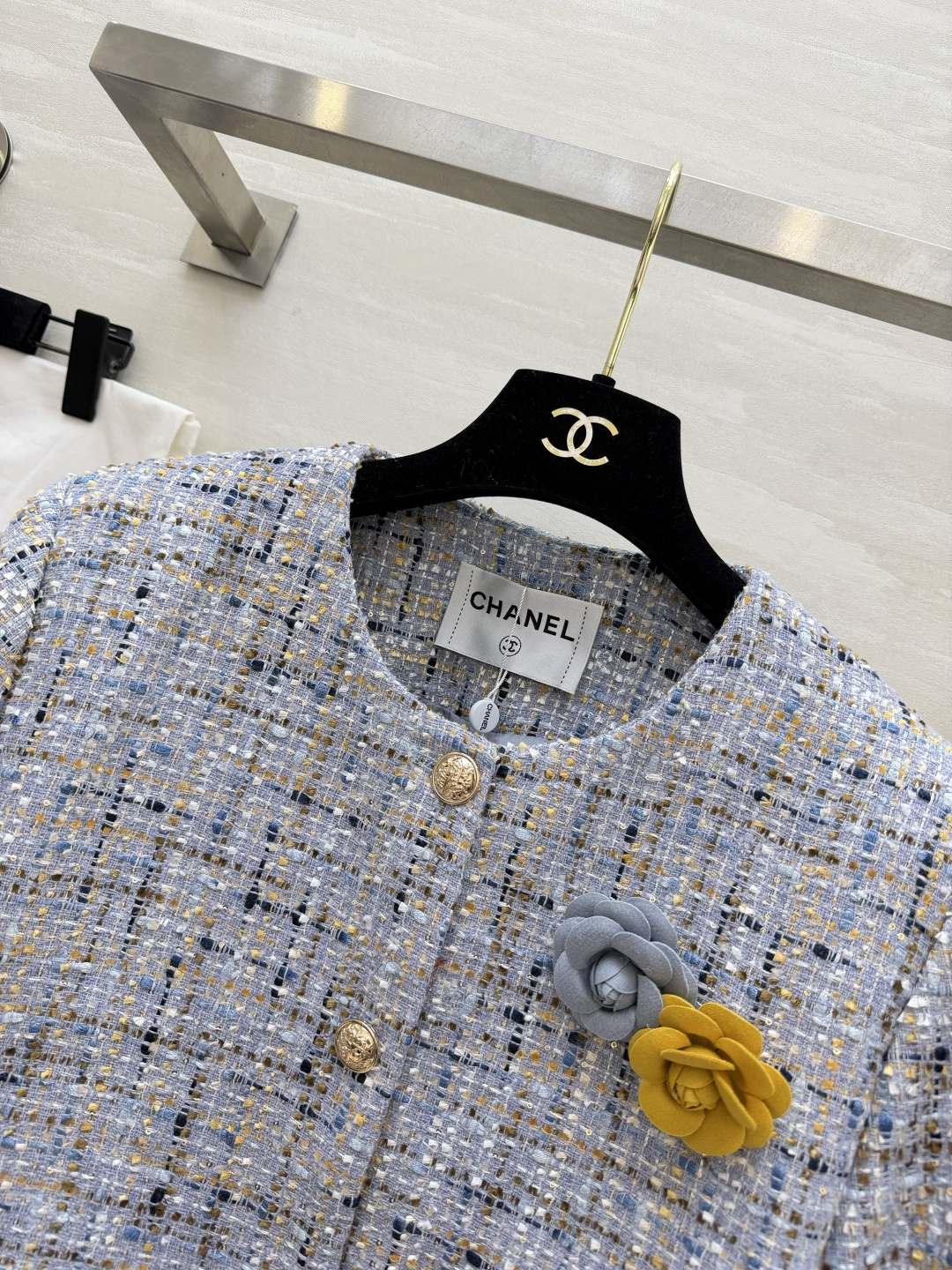 ▫️CHANE♡²⁶｜冰蓝混彩粗花呢外套▫️蓝调美学，清冷显贵▫️经典小香风，永不过时▫️短款版型，拉长