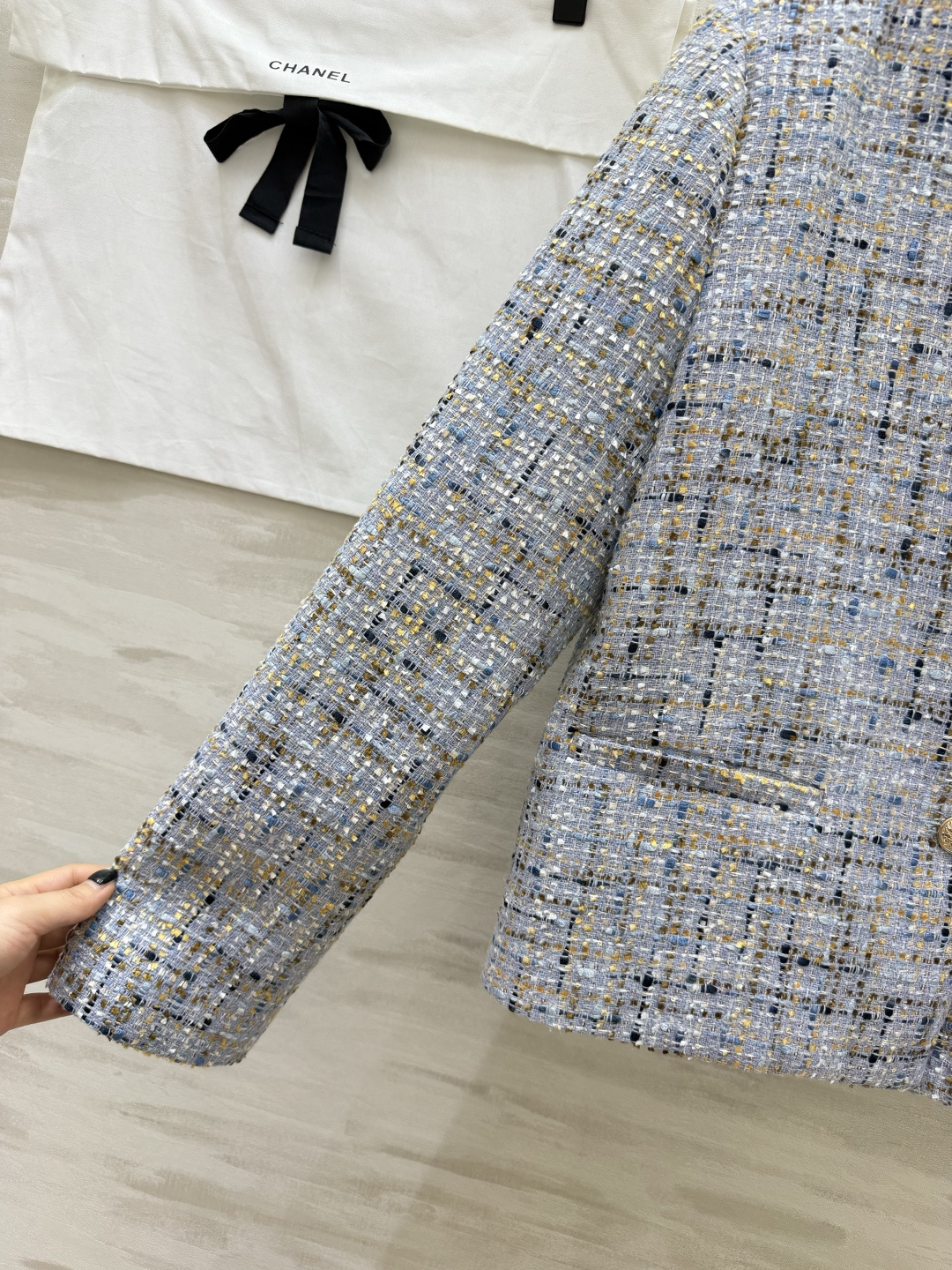 ▫️CHANE♡²⁶｜冰蓝混彩粗花呢外套▫️蓝调美学，清冷显贵▫️经典小香风，永不过时▫️短款版型，拉长