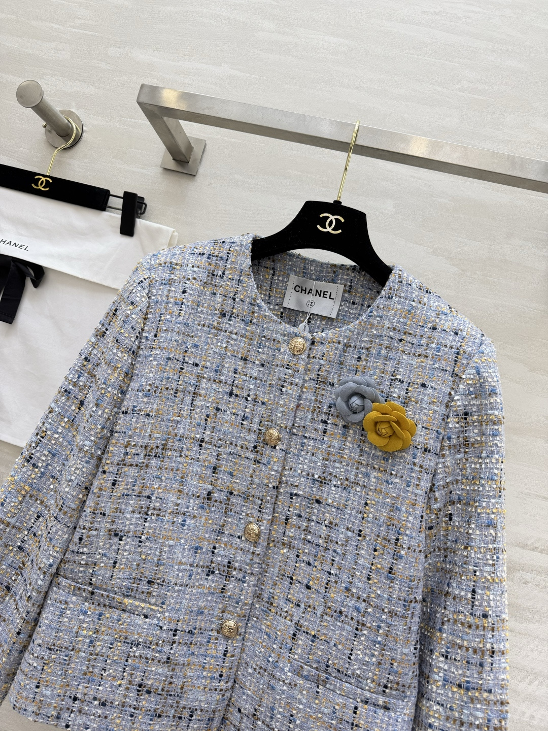 ▫️CHANE♡²⁶｜冰蓝混彩粗花呢外套▫️蓝调美学，清冷显贵▫️经典小香风，永不过时▫️短款版型，拉长