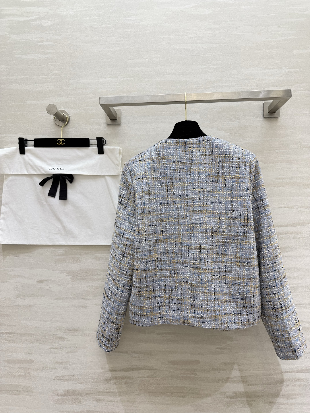 ▫️CHANE♡²⁶｜冰蓝混彩粗花呢外套▫️蓝调美学，清冷显贵▫️经典小香风，永不过时▫️短款版型，拉长