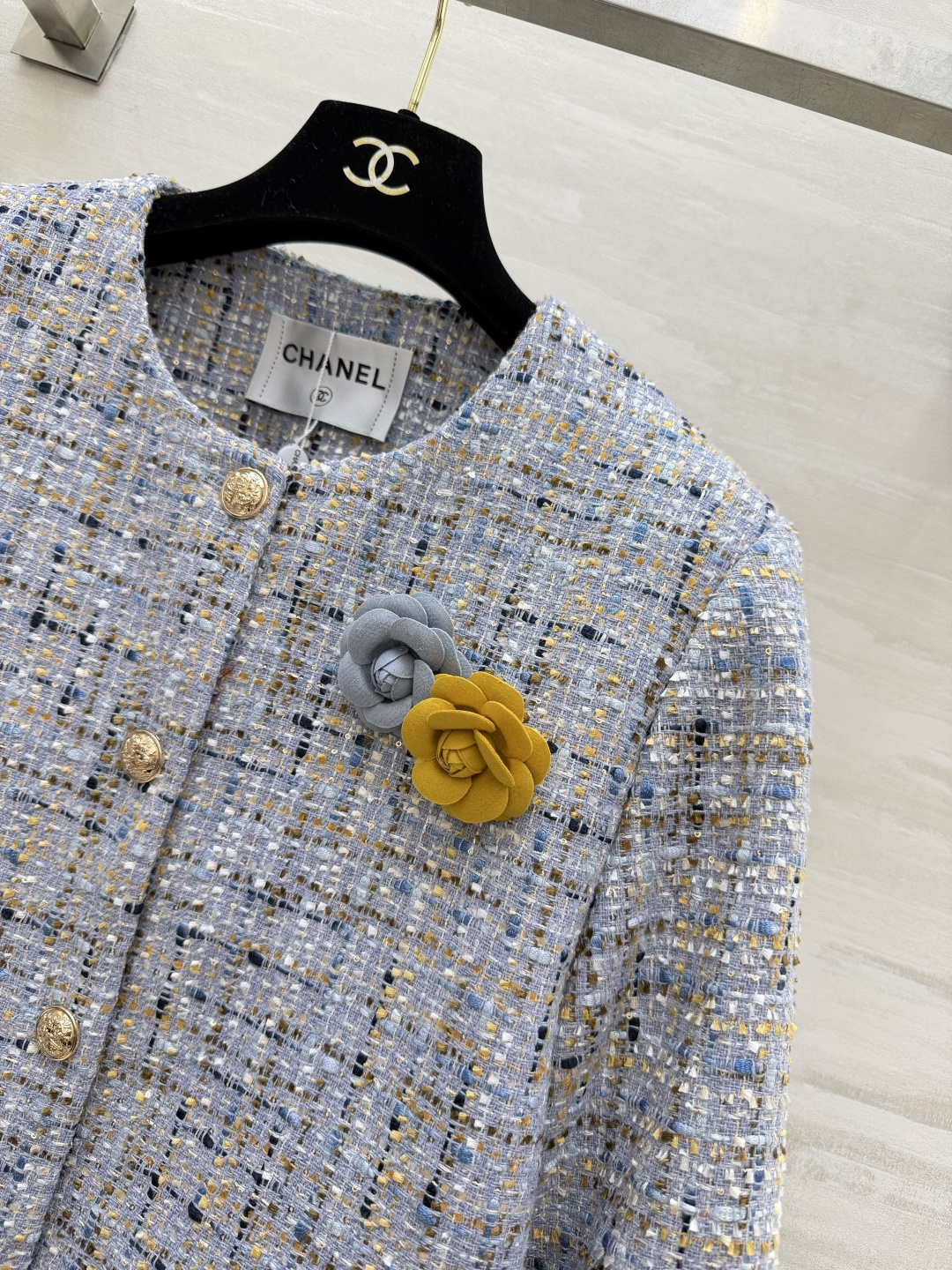 ▫️CHANE♡²⁶｜冰蓝混彩粗花呢外套▫️蓝调美学，清冷显贵▫️经典小香风，永不过时▫️短款版型，拉长