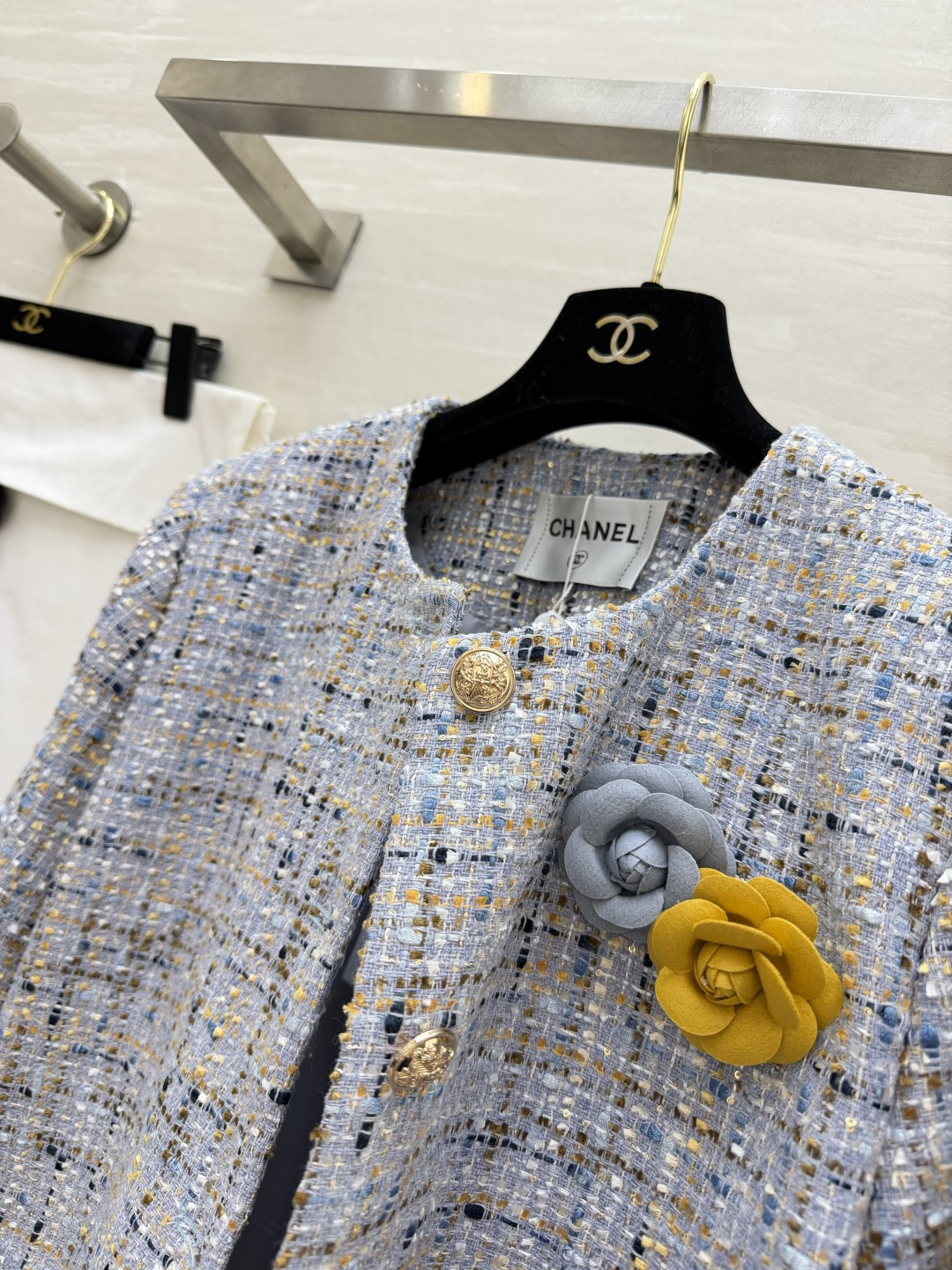 ▫️CHANE♡²⁶｜冰蓝混彩粗花呢外套▫️蓝调美学，清冷显贵▫️经典小香风，永不过时▫️短款版型，拉长