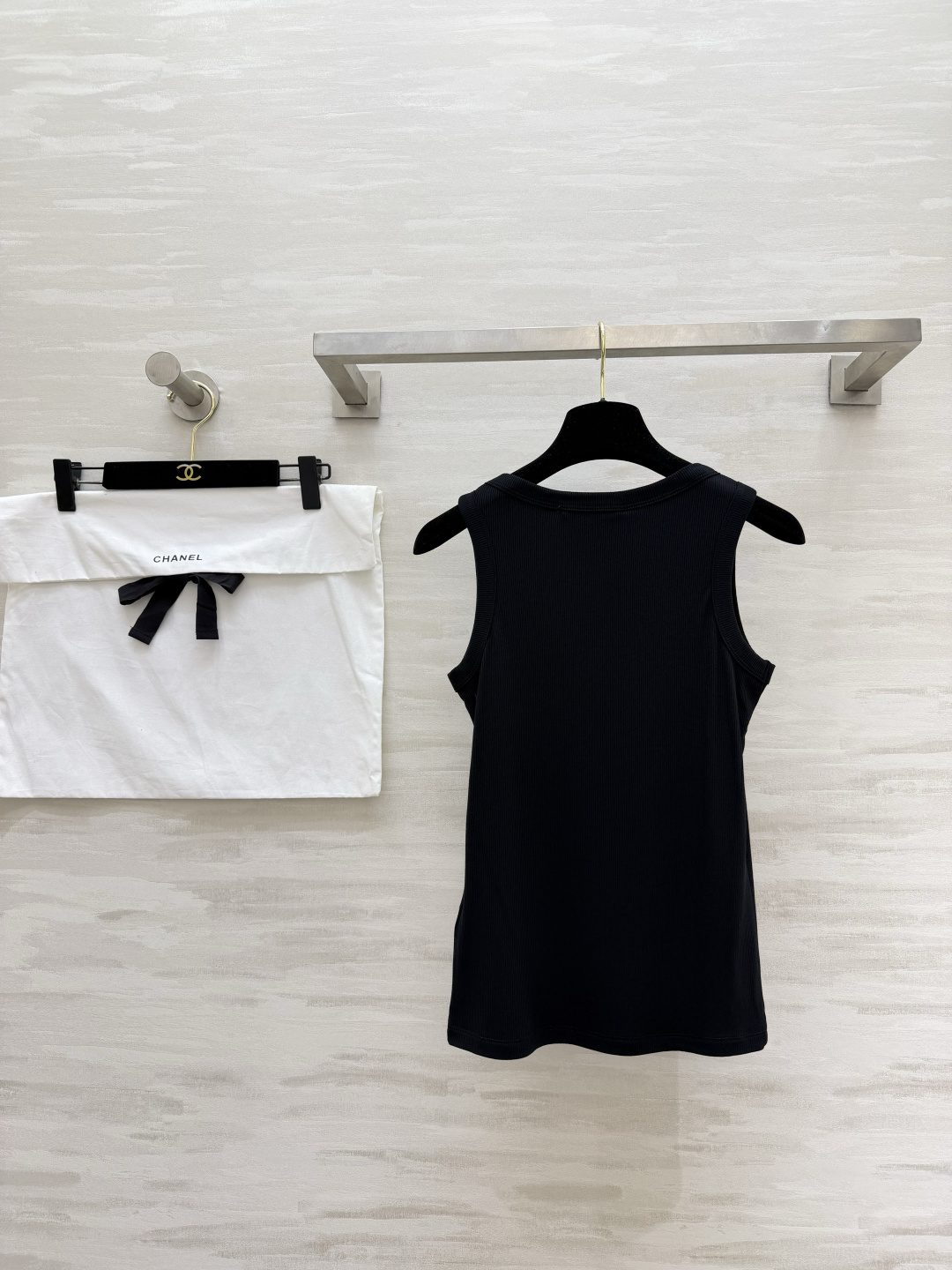 #Chane♡²⁶ss背心｜衣柜里的永不过时款 白/灰/黑三色全齐 把高级感焊在身上！软糯坑条棉 标志性