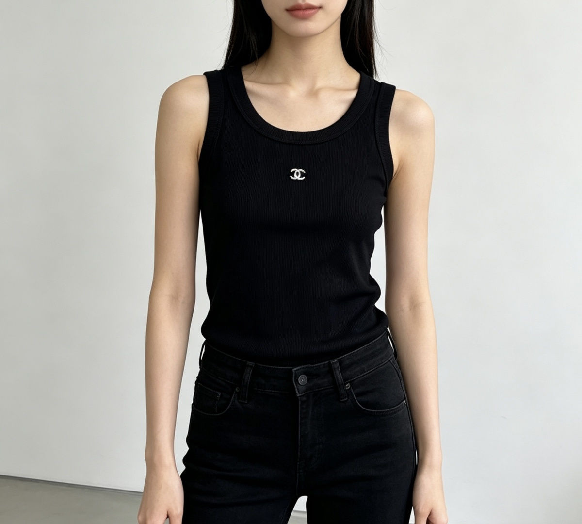 #Chane♡²⁶ss背心｜衣柜里的永不过时款 白/灰/黑三色全齐 把高级感焊在身上！软糯坑条棉 标志性