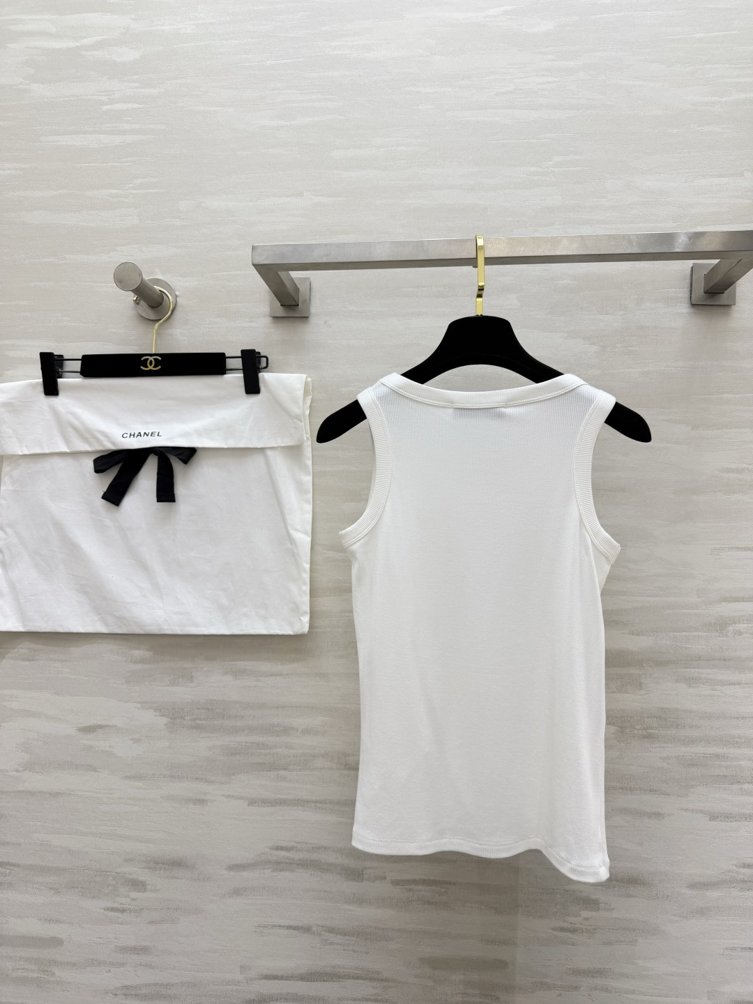 #Chane♡²⁶ss背心｜衣柜里的永不过时款 白/灰/黑三色全齐 把高级感焊在身上！软糯坑条棉 标志性