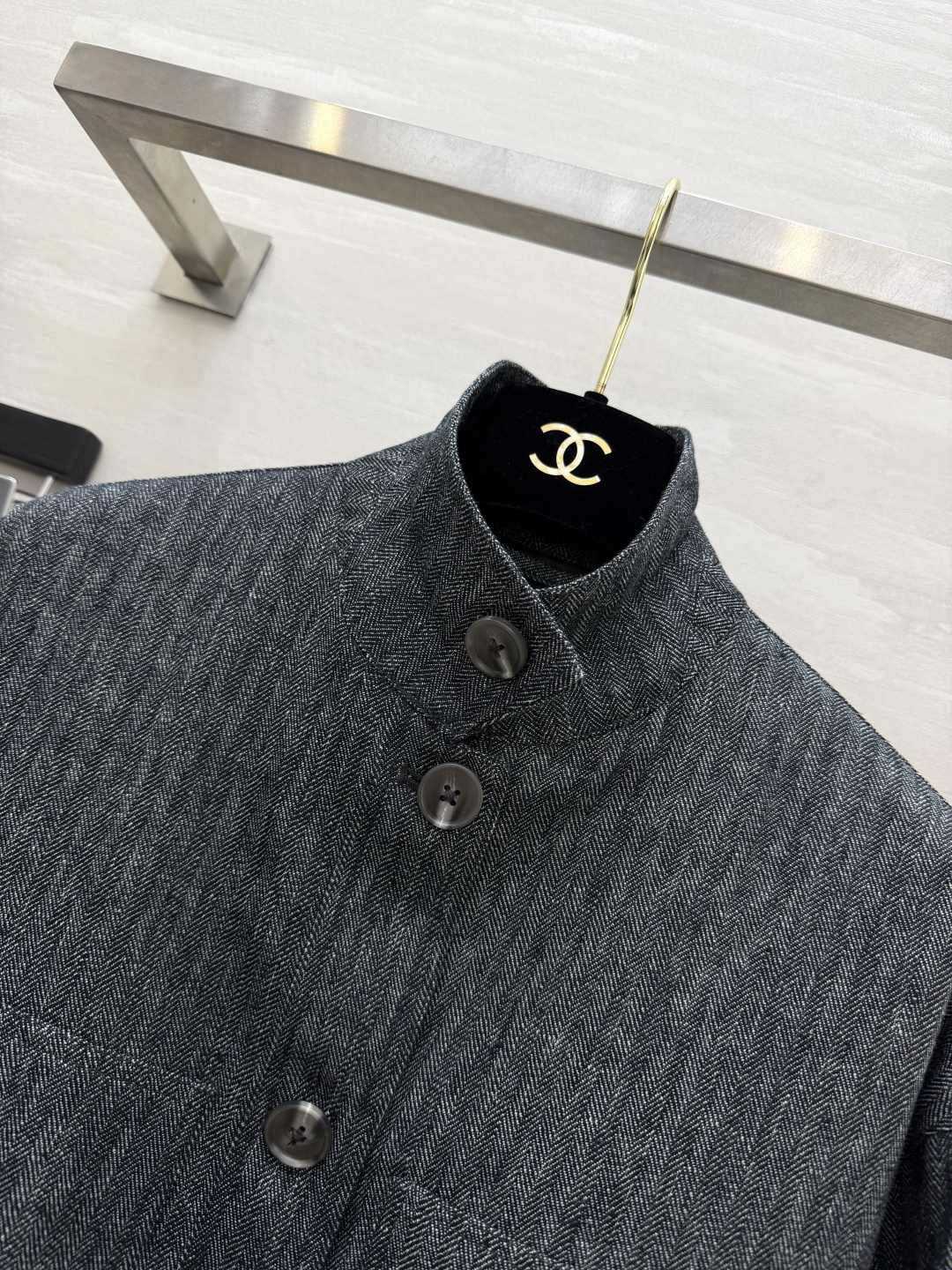 #Loro Pian♡²⁶立领收腰夹克外套 老钱风天花版 做旧灰调亚麻混纺面料 自带细腻肌理感 挺括不软