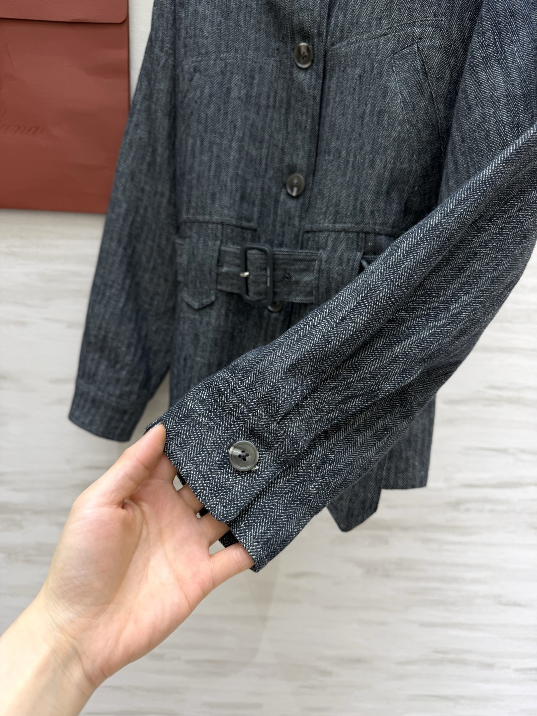#Loro Pian♡²⁶立领收腰夹克外套 老钱风天花版 做旧灰调亚麻混纺面料 自带细腻肌理感 挺括不软