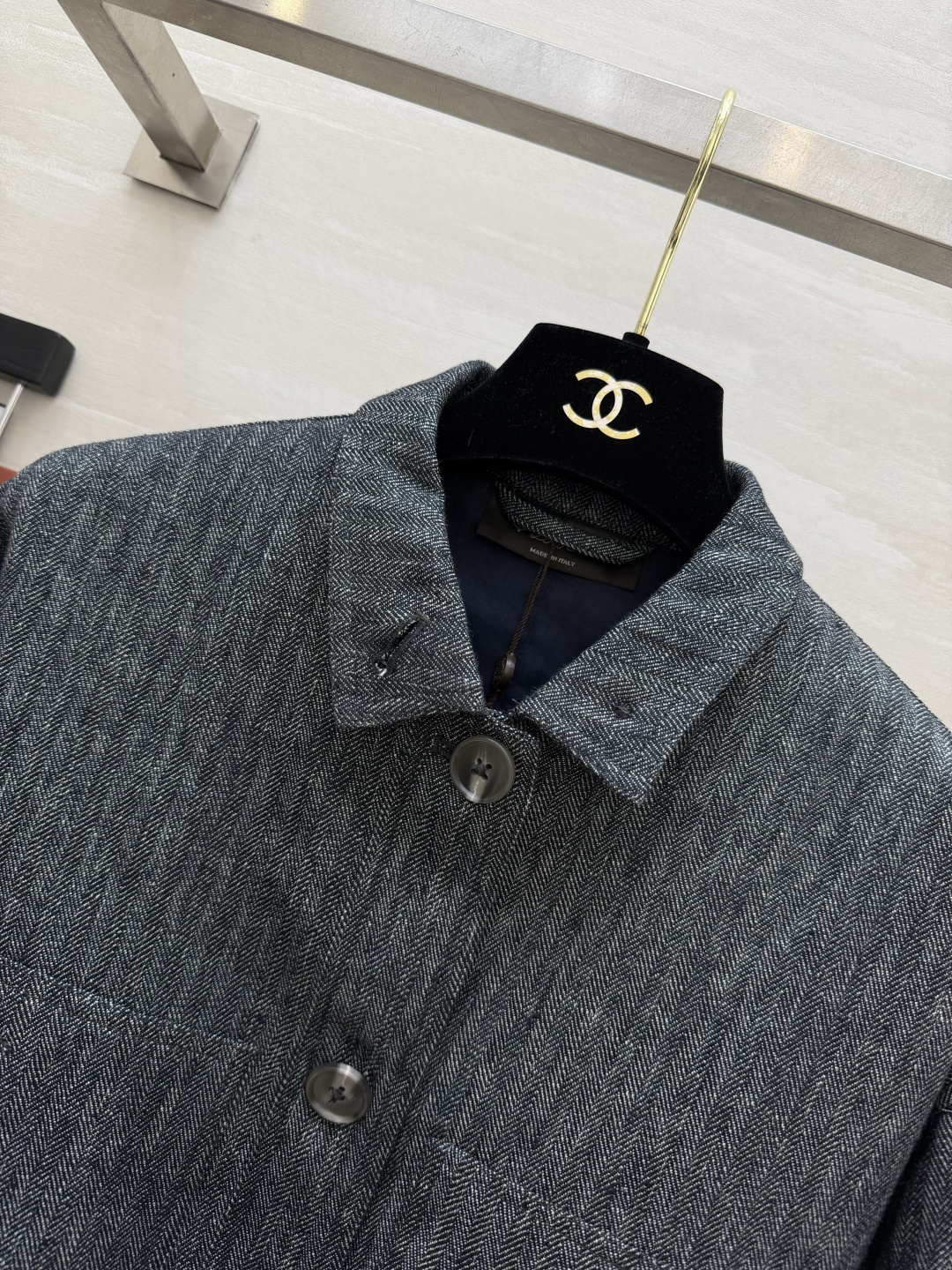 #Loro Pian♡²⁶立领收腰夹克外套 老钱风天花版 做旧灰调亚麻混纺面料 自带细腻肌理感 挺括不软