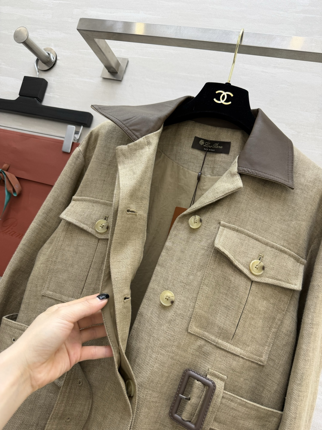 #Loro Pian♡²⁶老钱风猎装夹克外套 燕麦亚麻混纺面料自带高级肌理感 透气又挺括！撞色皮质翻领 