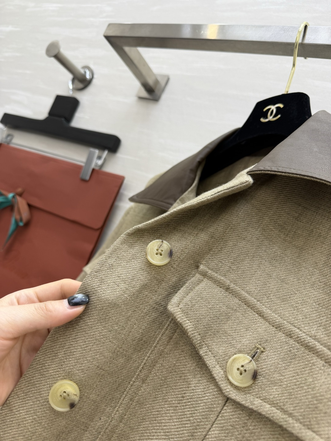 #Loro Pian♡²⁶老钱风猎装夹克外套 燕麦亚麻混纺面料自带高级肌理感 透气又挺括！撞色皮质翻领 