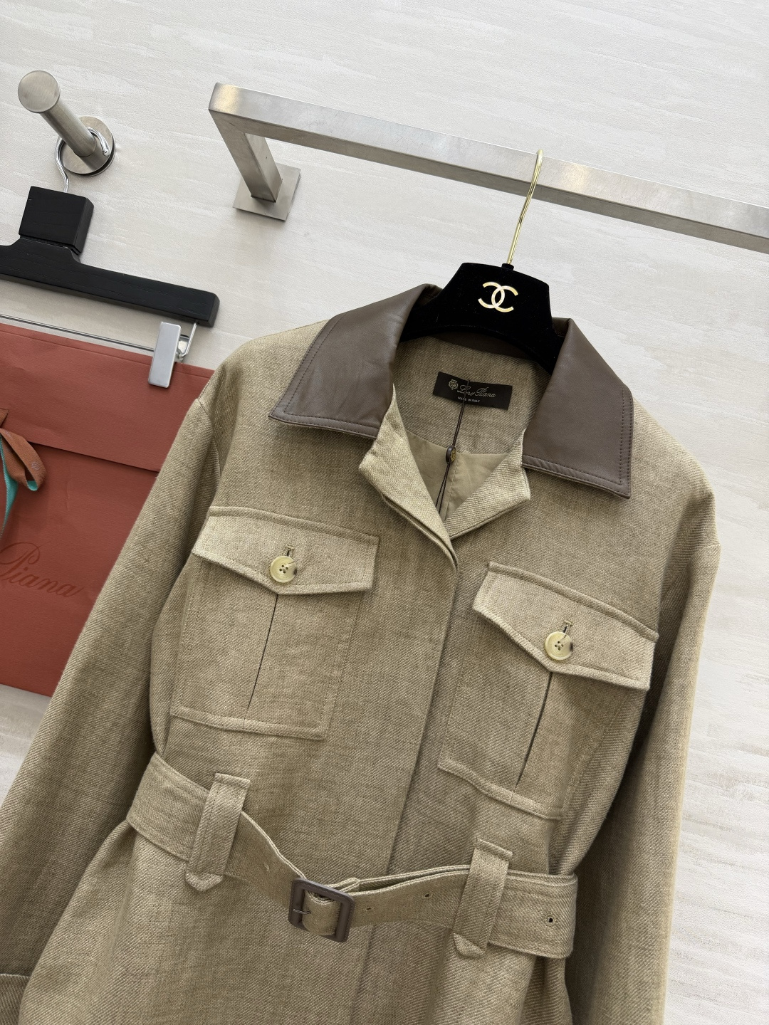 #Loro Pian♡²⁶老钱风猎装夹克外套 燕麦亚麻混纺面料自带高级肌理感 透气又挺括！撞色皮质翻领 