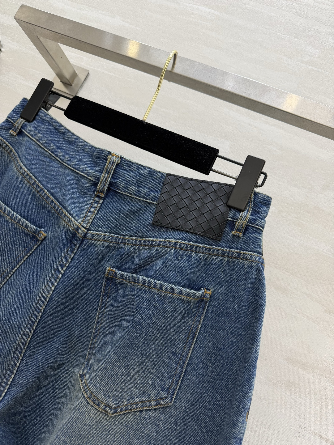 #Bottega Venet♡²⁶编织标气球牛仔裤｜做旧水洗蓝太有复古那味儿了！标志性编织皮标 低调又显