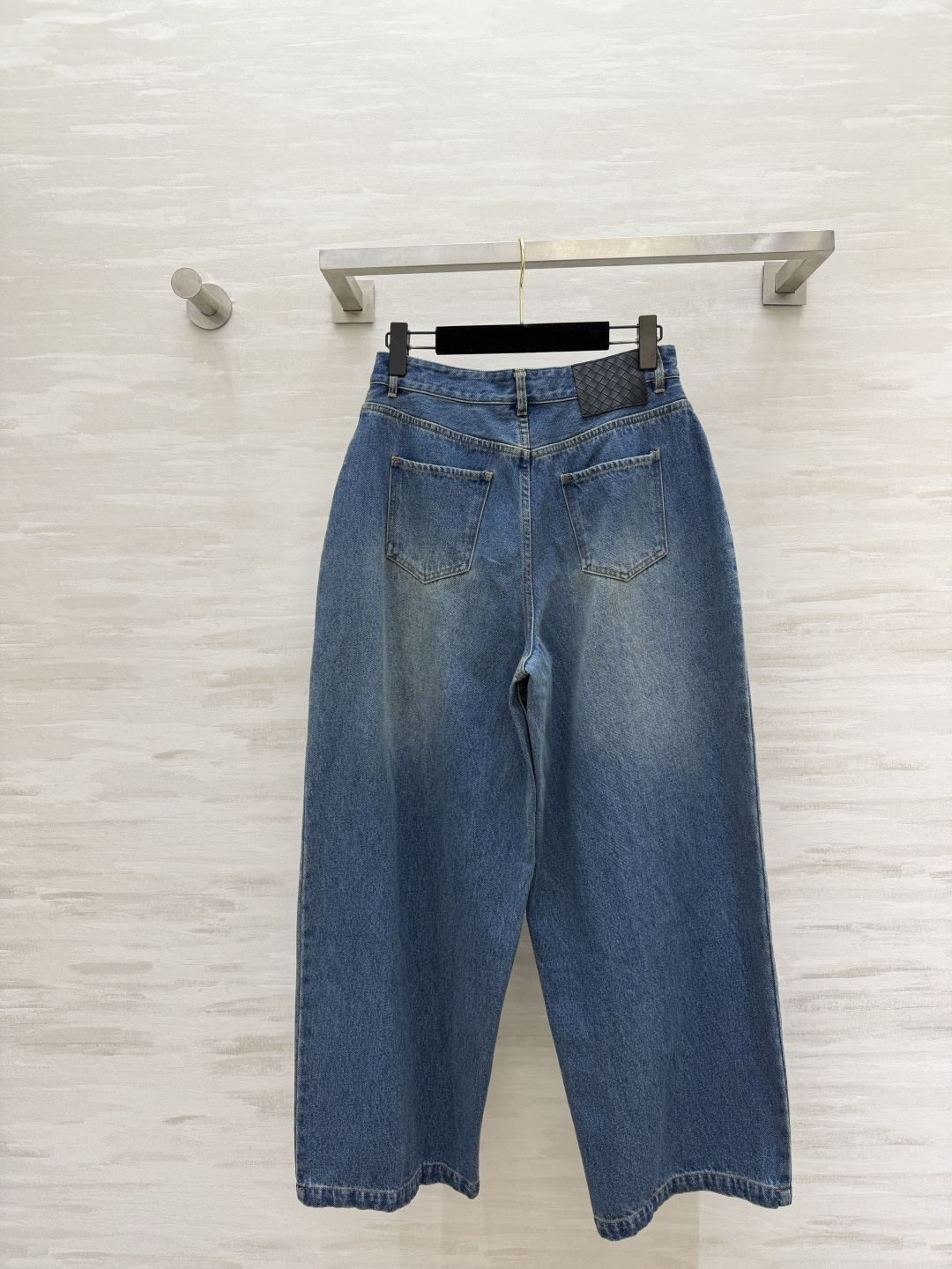 #Bottega Venet♡²⁶编织标气球牛仔裤｜做旧水洗蓝太有复古那味儿了！标志性编织皮标 低调又显