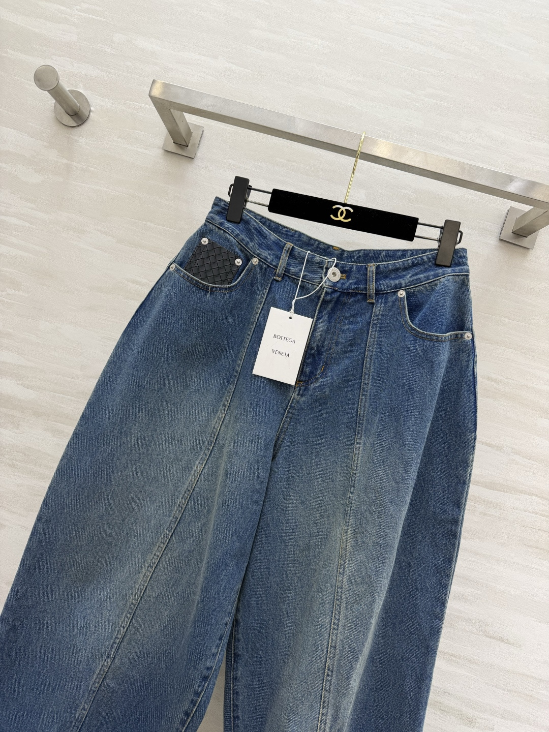 #Bottega Venet♡²⁶编织标气球牛仔裤｜做旧水洗蓝太有复古那味儿了！标志性编织皮标 低调又显