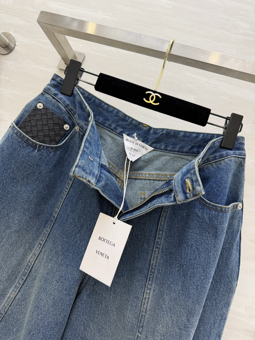 #Bottega Venet♡²⁶编织标气球牛仔裤｜做旧水洗蓝太有复古那味儿了！标志性编织皮标 低调又显