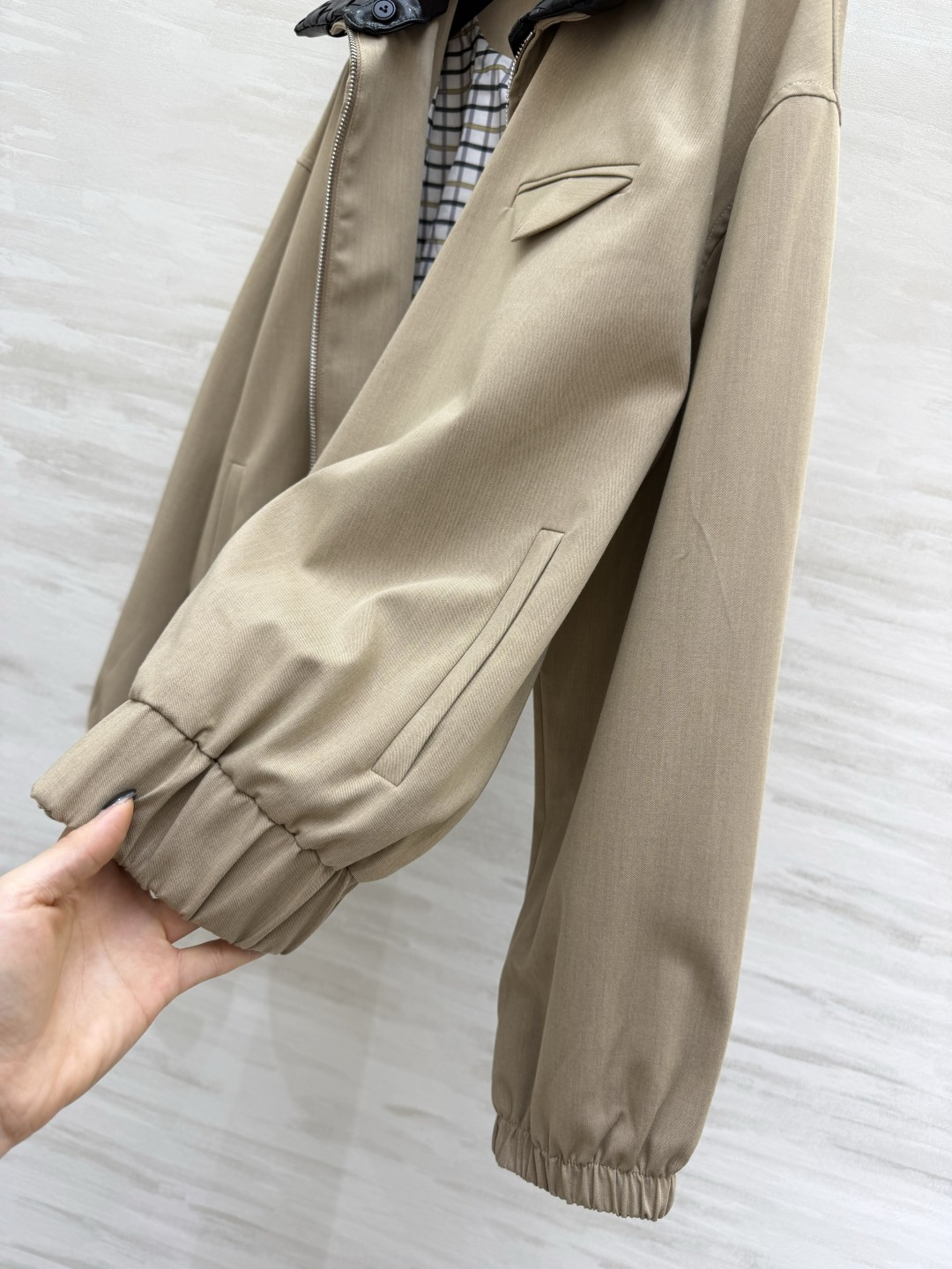 #Bottega Venet♡²⁶编织领三角标夹克外套 高级感拉满的松弛感穿搭 卡其色主调自带复古松弛感