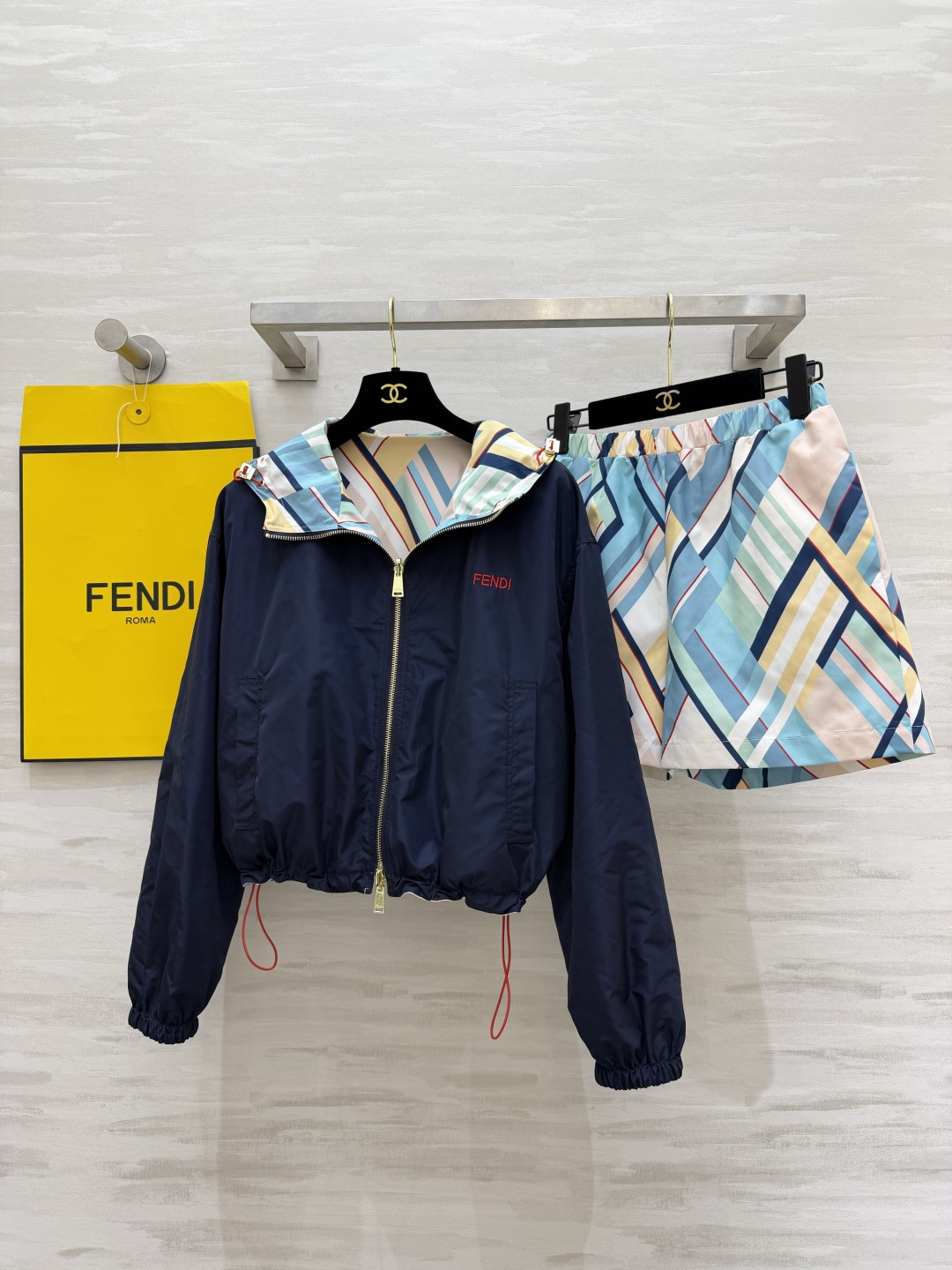 #Fend♡²⁶ss 双面穿几何纹休闲套装一衣两穿，解锁N种风格✨短款显高，高腰显瘦！防晒透气，春夏刚需