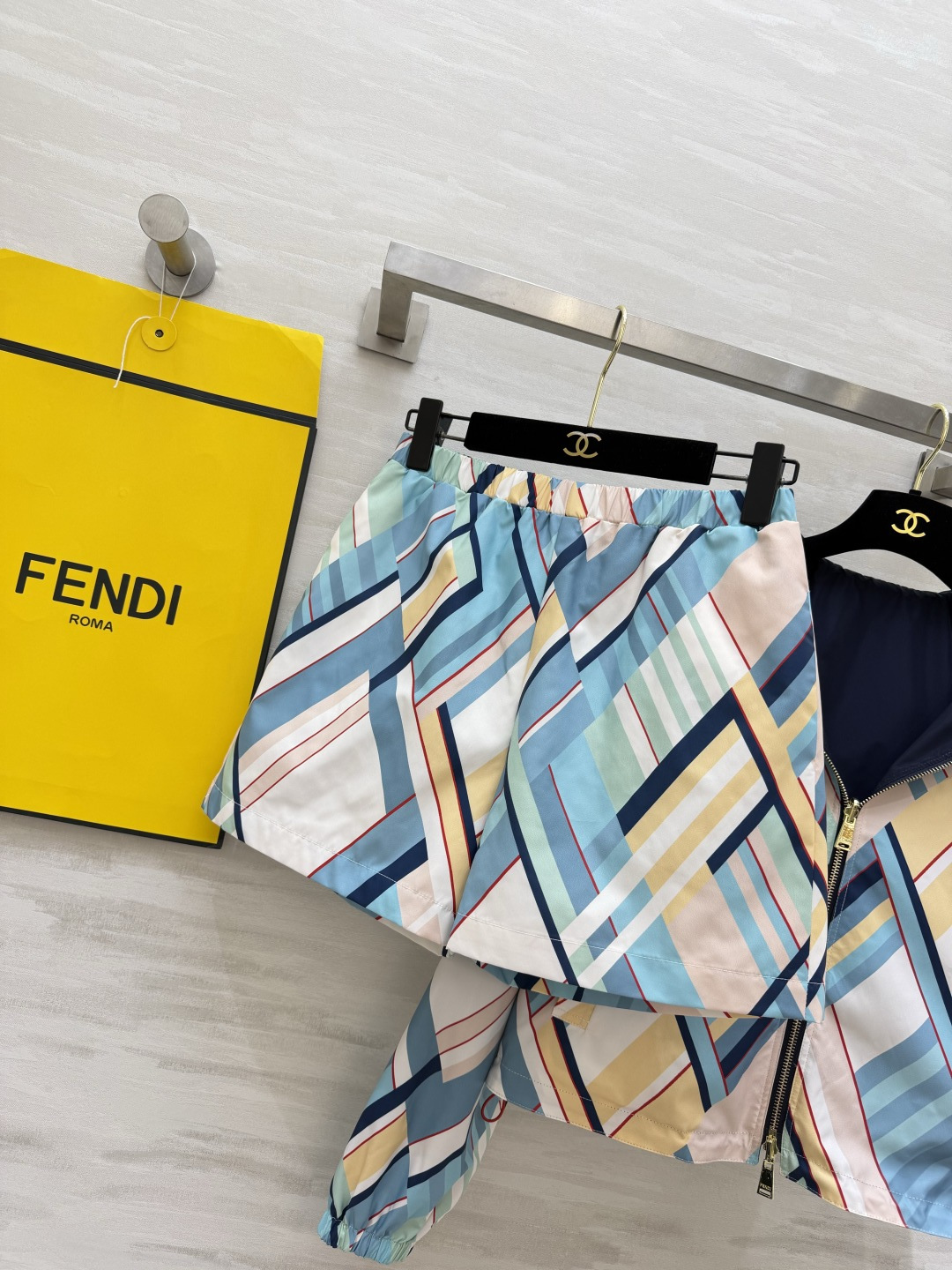 #Fend♡²⁶ss 双面穿几何纹休闲套装一衣两穿，解锁N种风格✨短款显高，高腰显瘦！防晒透气，春夏刚需